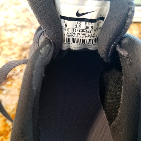 Nike sneakers - Picture 3 of 4